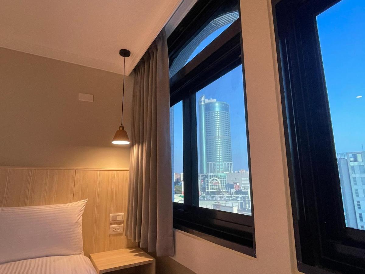 Yoshi Hotel - Tainan Station Branch מראה חיצוני תמונה