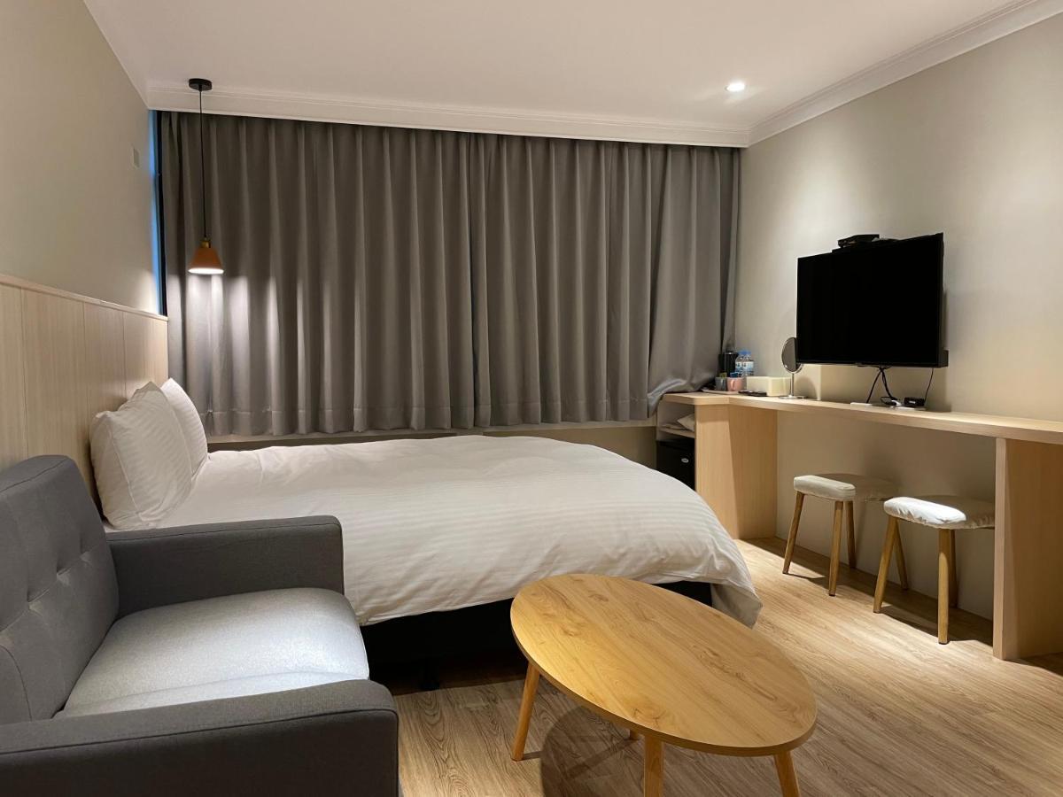 Yoshi Hotel - Tainan Station Branch מראה חיצוני תמונה