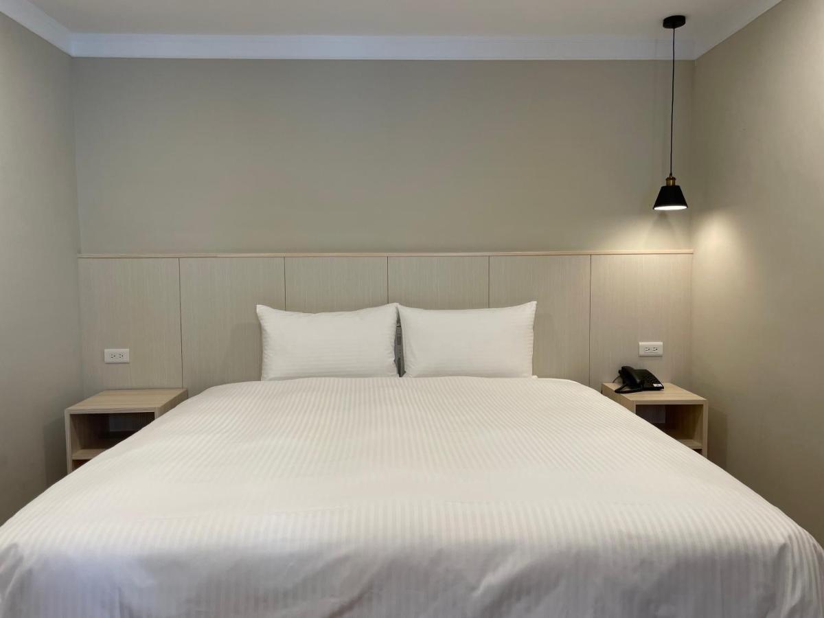 Yoshi Hotel - Tainan Station Branch מראה חיצוני תמונה