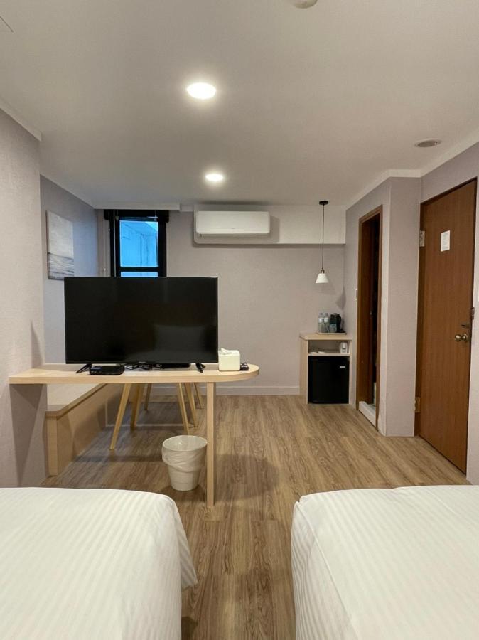 Yoshi Hotel - Tainan Station Branch מראה חיצוני תמונה