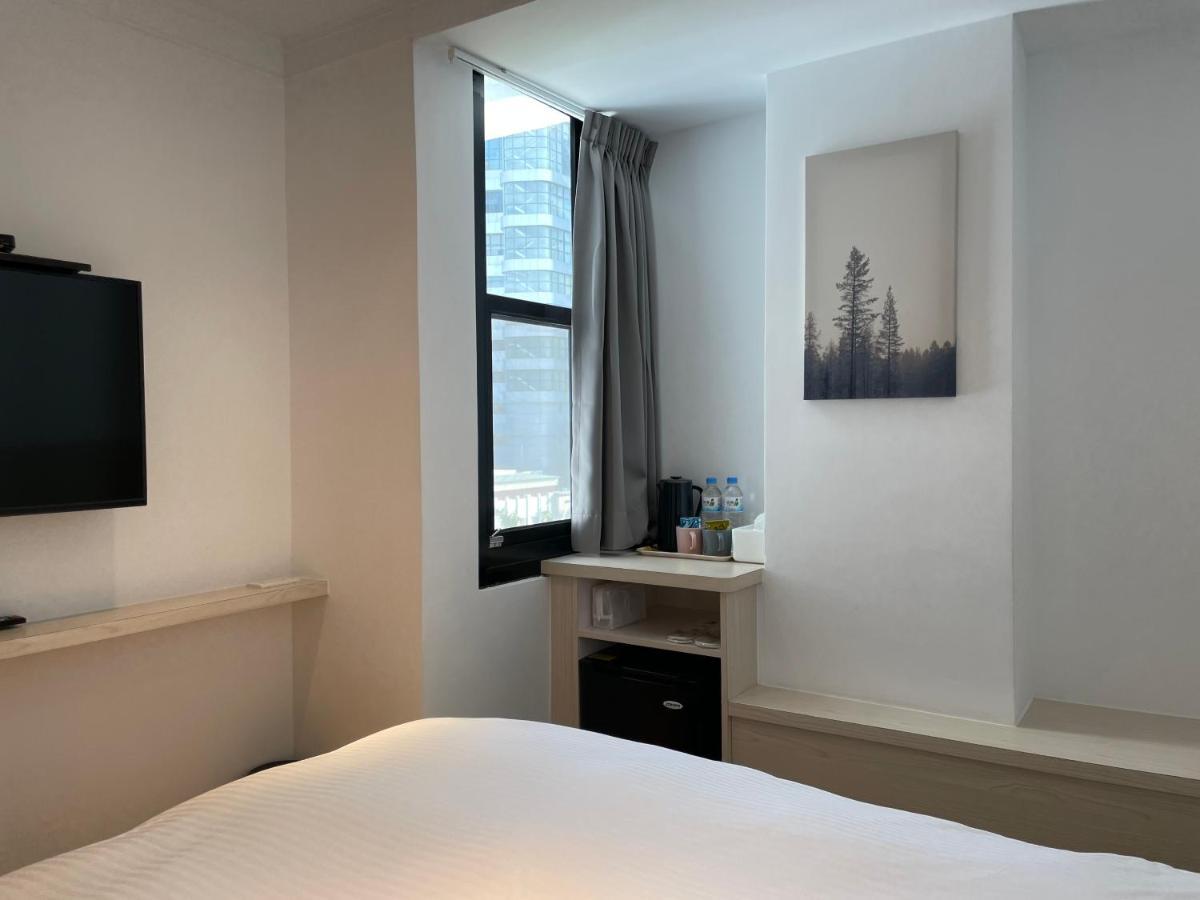Yoshi Hotel - Tainan Station Branch מראה חיצוני תמונה