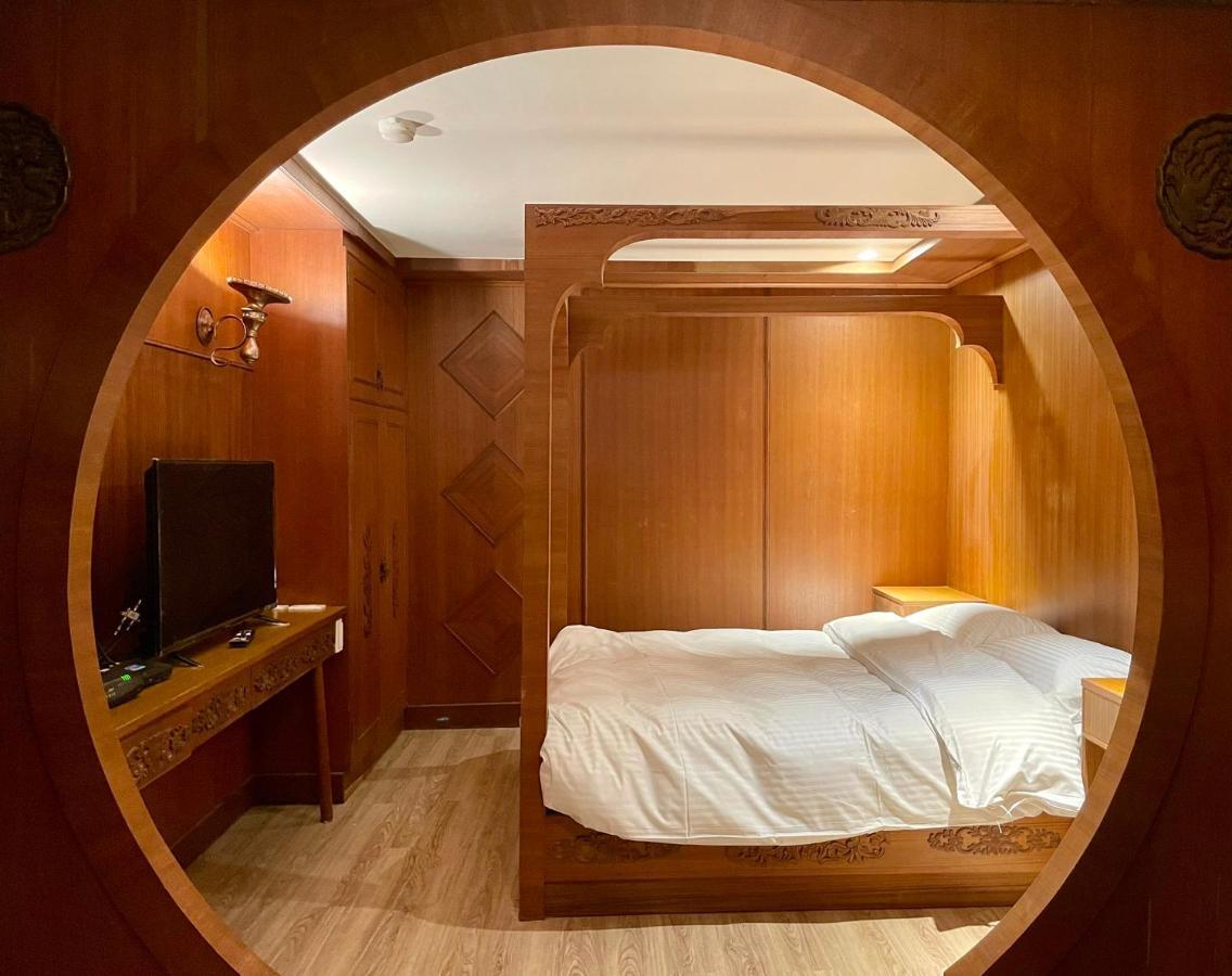 Yoshi Hotel - Tainan Station Branch מראה חיצוני תמונה