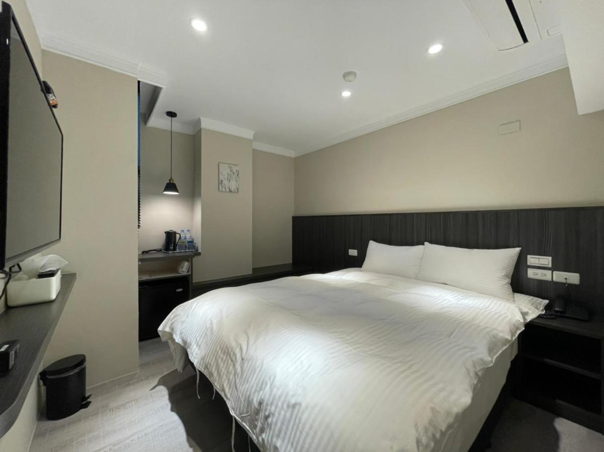 Yoshi Hotel - Tainan Station Branch מראה חיצוני תמונה