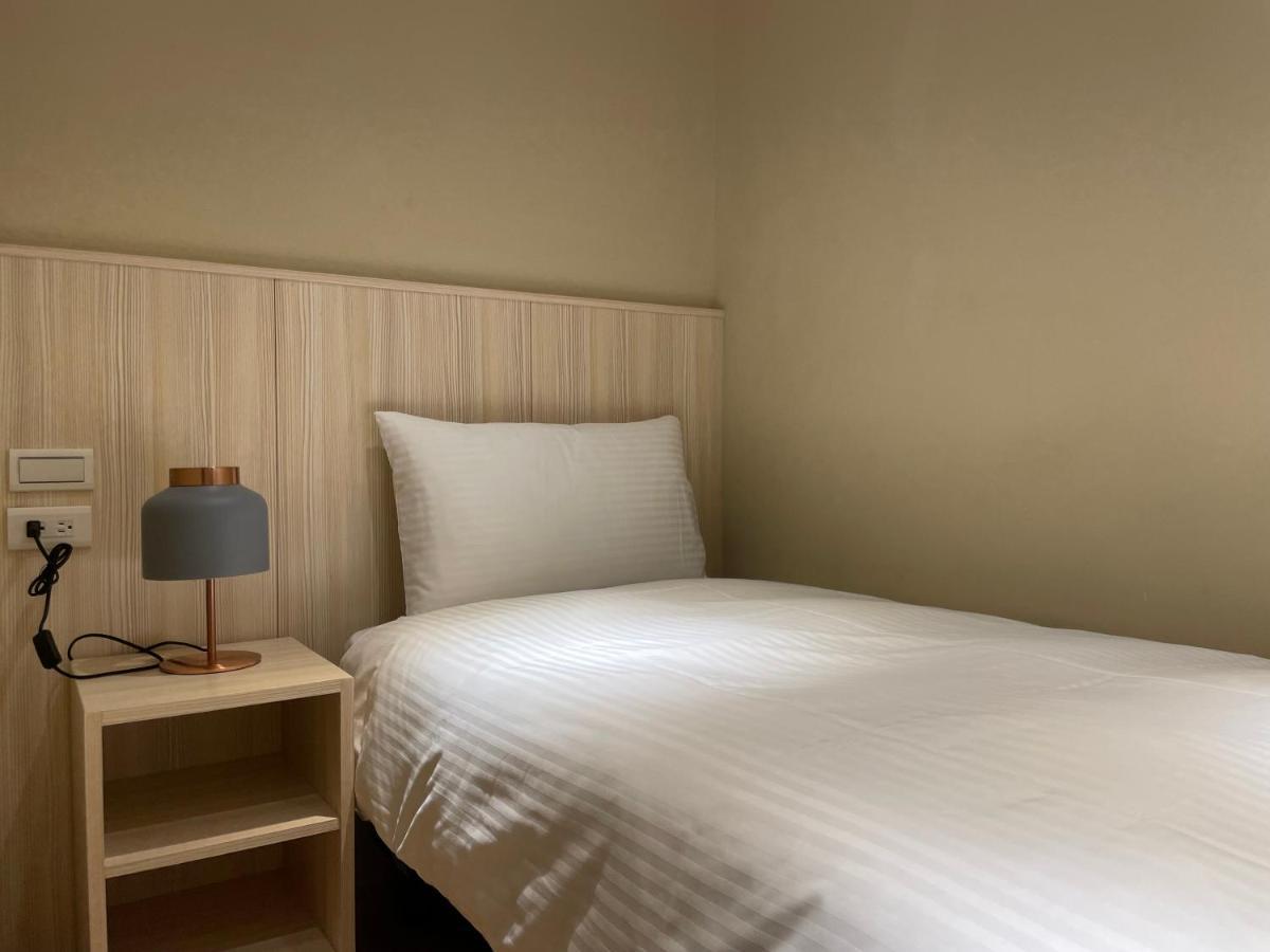 Yoshi Hotel - Tainan Station Branch מראה חיצוני תמונה