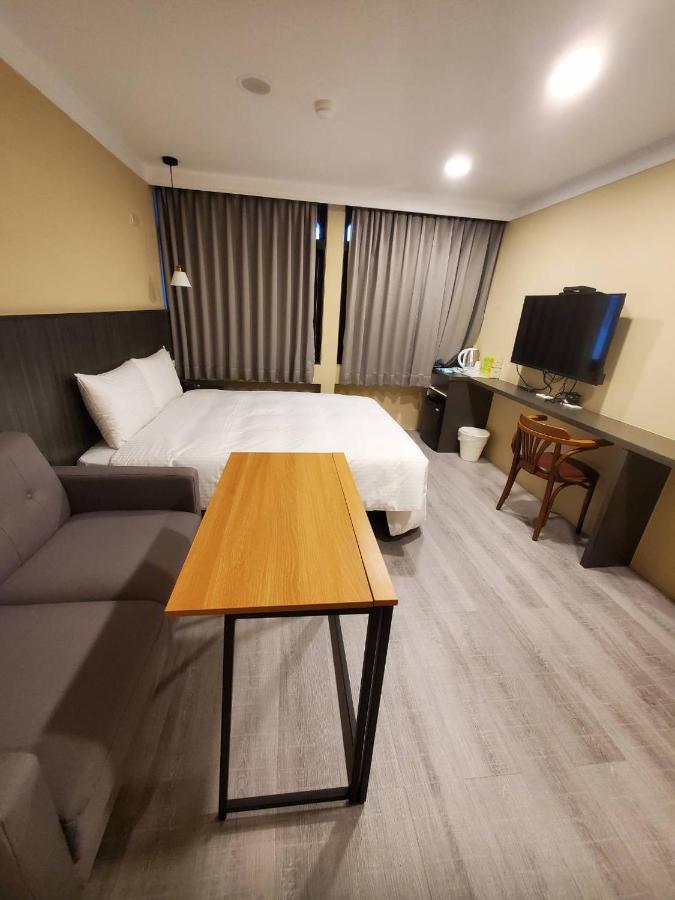 Yoshi Hotel - Tainan Station Branch מראה חיצוני תמונה
