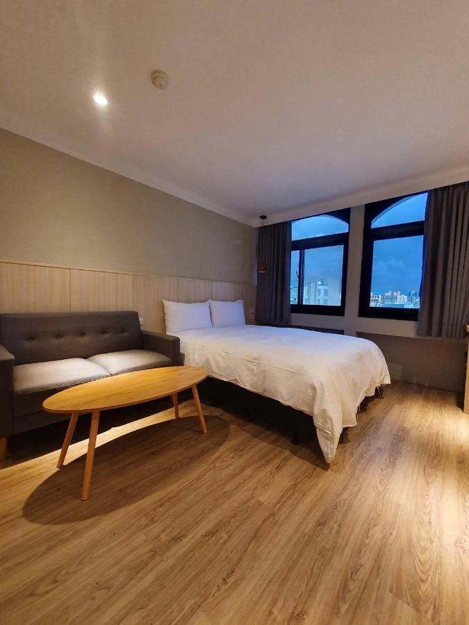 Yoshi Hotel - Tainan Station Branch מראה חיצוני תמונה