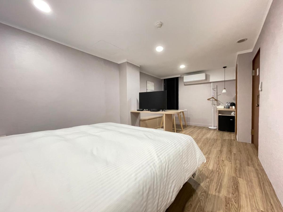 Yoshi Hotel - Tainan Station Branch מראה חיצוני תמונה