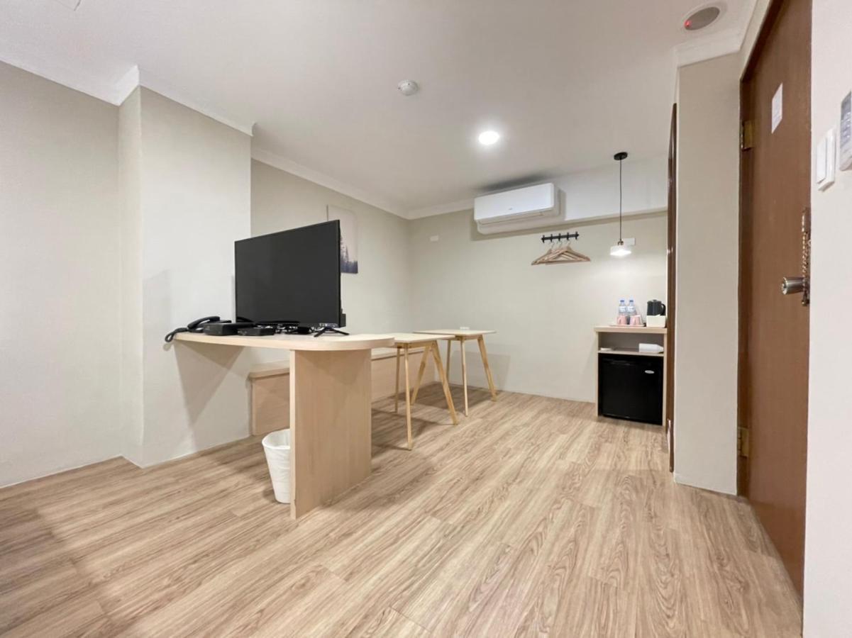 Yoshi Hotel - Tainan Station Branch מראה חיצוני תמונה