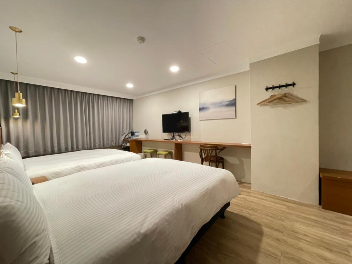 Yoshi Hotel - Tainan Station Branch מראה חיצוני תמונה