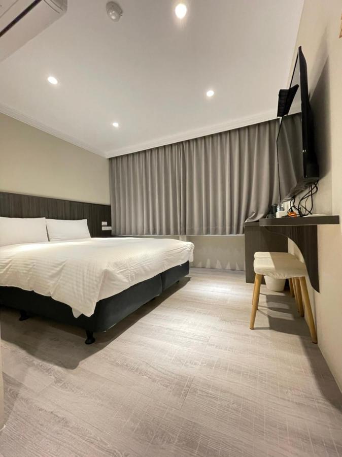 Yoshi Hotel - Tainan Station Branch מראה חיצוני תמונה