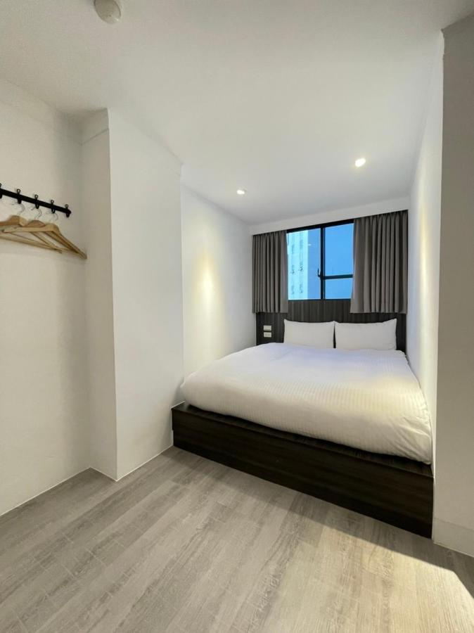 Yoshi Hotel - Tainan Station Branch מראה חיצוני תמונה