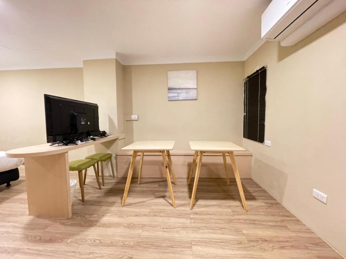 Yoshi Hotel - Tainan Station Branch מראה חיצוני תמונה