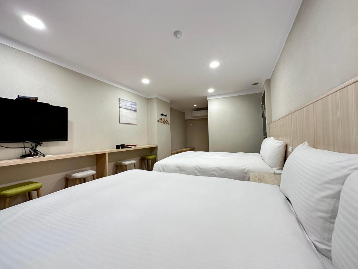 Yoshi Hotel - Tainan Station Branch מראה חיצוני תמונה