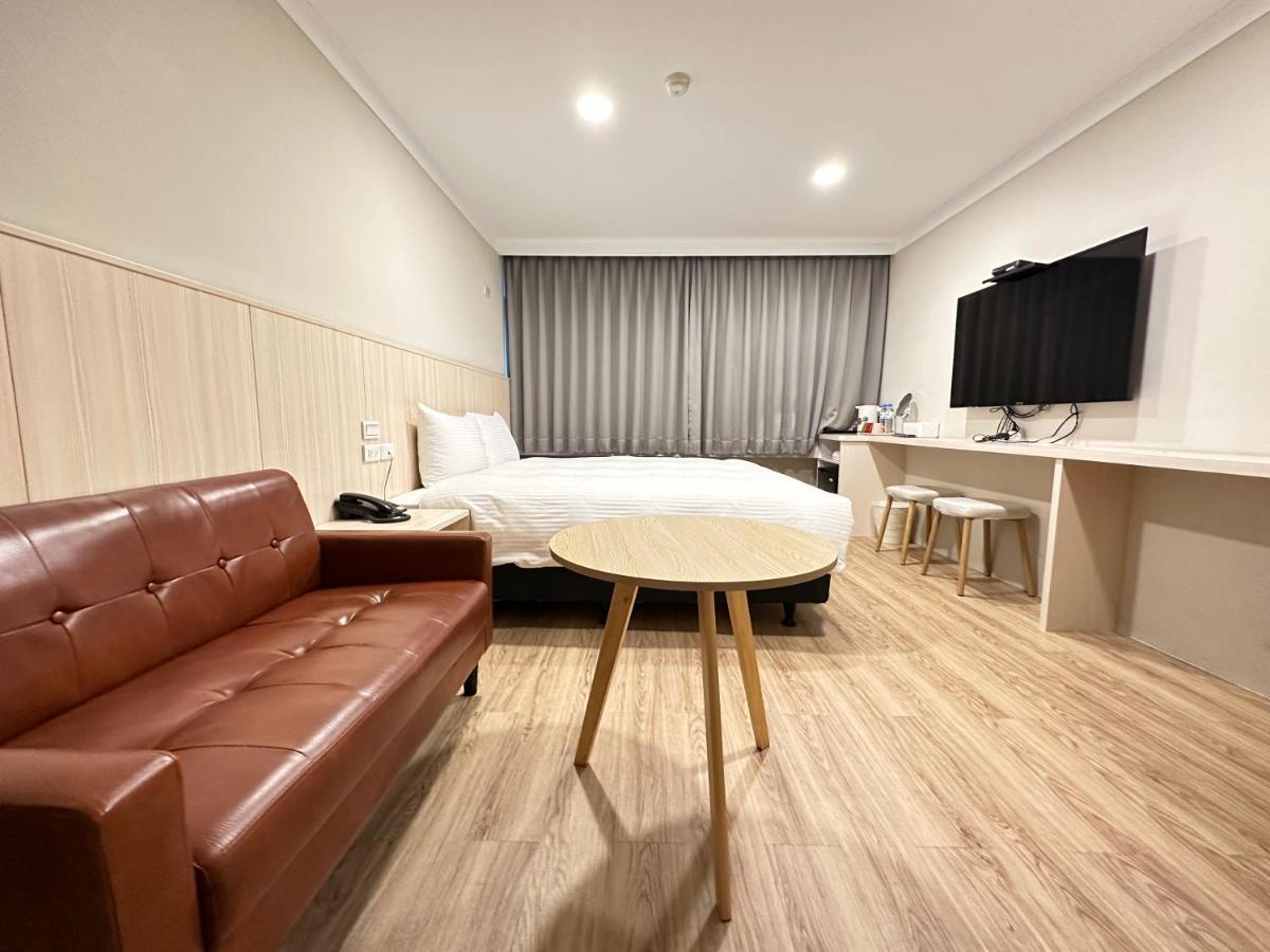 Yoshi Hotel - Tainan Station Branch מראה חיצוני תמונה